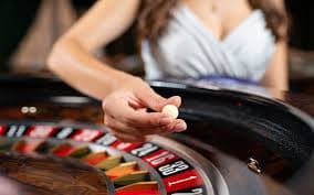 Dasbor lengkap mudah 4d menampilkan pasar sepak bola, kasino langsung, dan permainan slot
